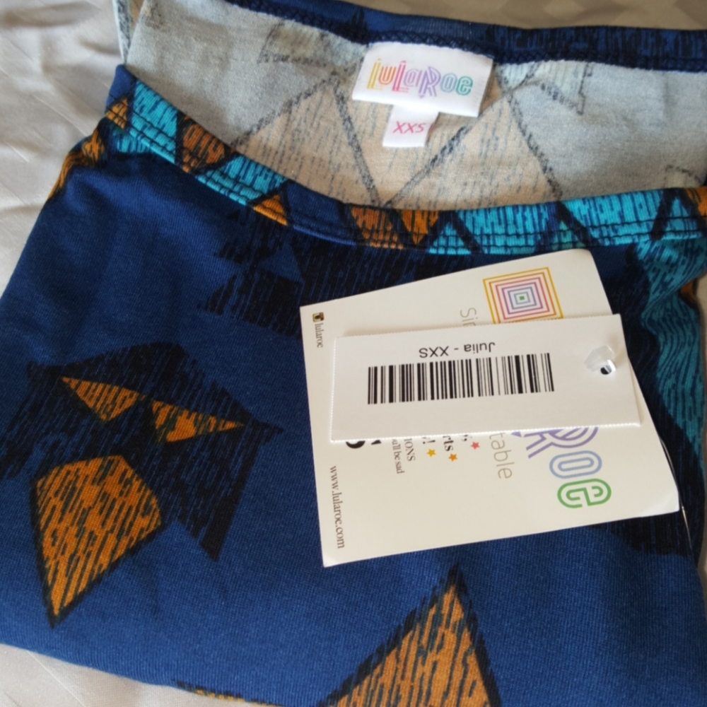 LulaRoe Adorable Dress - Picture 4 of 6